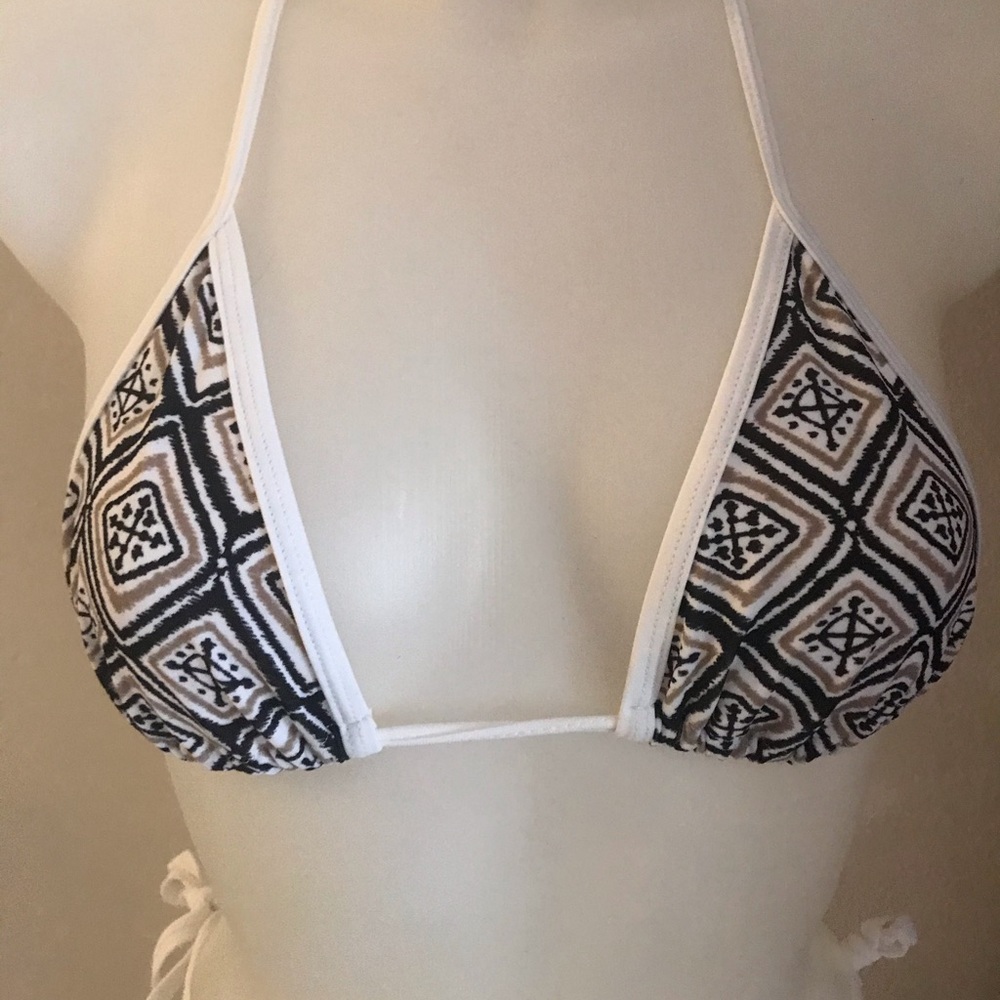 Bikini - Picture 3 of 7